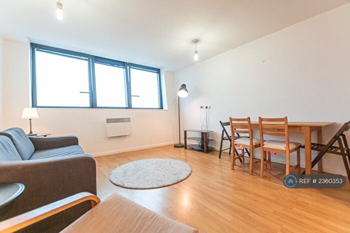 2 Bedroom Flat To Rent In Mann Island, Liverpool, L3