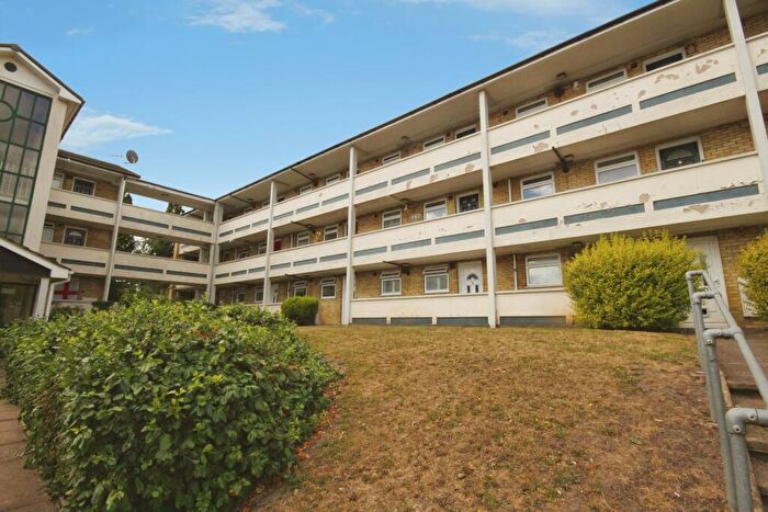 1 Bedroom Flat To Rent In South Lynn Crescent, Bracknell, RG12
