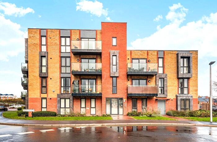 2 Bedroom Maisonette For Sale In Oscar Wilde Road, Reading, Berkshire, RG1