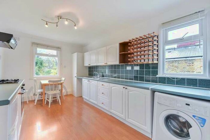 1 Bedroom Flat To Rent In Hindmans Road, London SE22