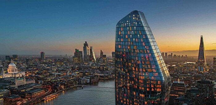 2 Bedroom Flat To Rent In Blackfriars Road, Southwark, London, SE1