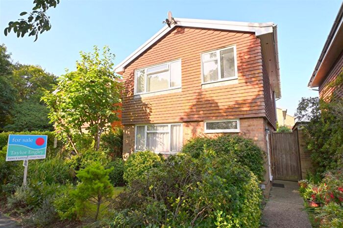 4 Bedroom Detached House For Sale In Rowan Avenue, Eastbourne, BN22