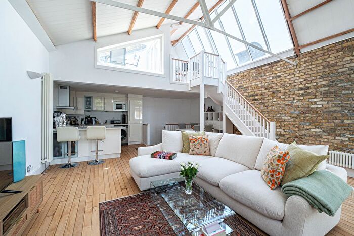 2 Bedroom Mews For Sale In Welmar Mews, Clapham, SW4