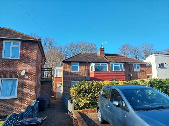 2 Bedroom Maisonette For Sale In Deer Park Gardens, Mitcham, CR4