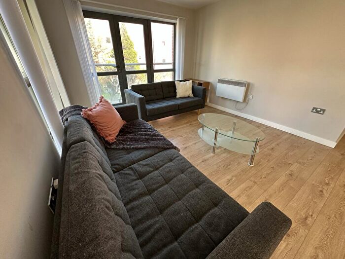 2 Bedroom Apartment To Rent In Leeds Street, L3