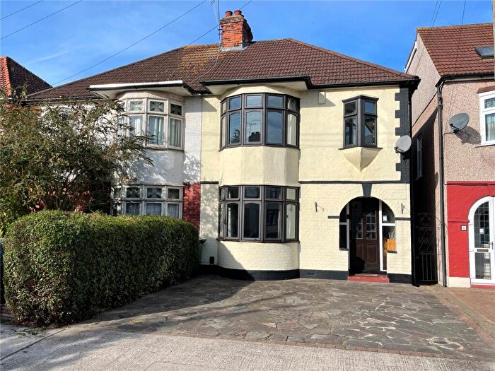 3 Bedroom House For Sale In Kingsley Gardens, Hornchurch, RM11