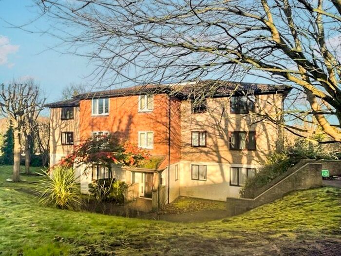 Studio To Rent In Fairbairn Close, Purley CR8