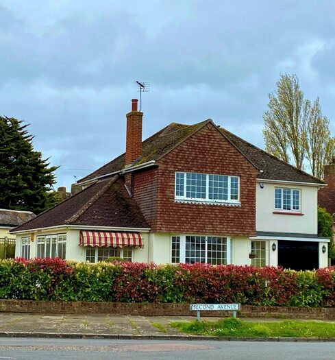 4 Bedroom Detached House To Rent In Second Avenue, Frinton-on-Sea, CO13