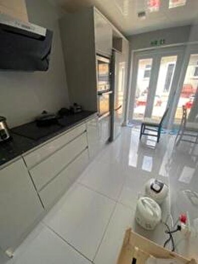 5 Bedroom Semi-Detached House To Rent In Babington Road, London, NW4