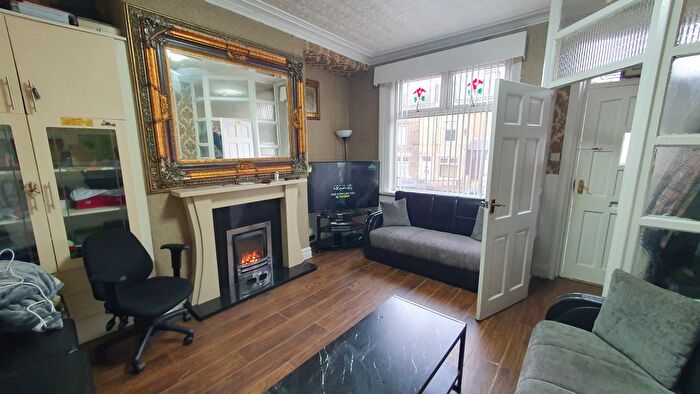 3 Bedroom Terraced House For Sale In Waverley Avenue, Bradford, BD7