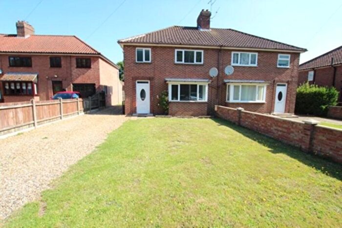 3 Bedroom Semi-Detached House To Rent In Dereham Road, Norwich, NR5