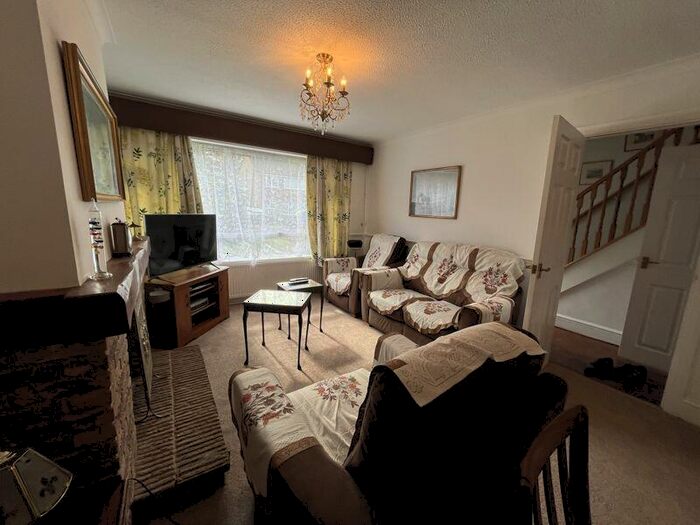 3 Bedroom Semi-Detached House To Rent In St. Johns Drive, Windsor, SL4