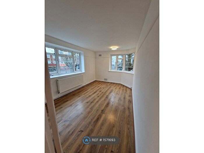 3 Bedroom Flat To Rent In Thornton Heath, London, CR7