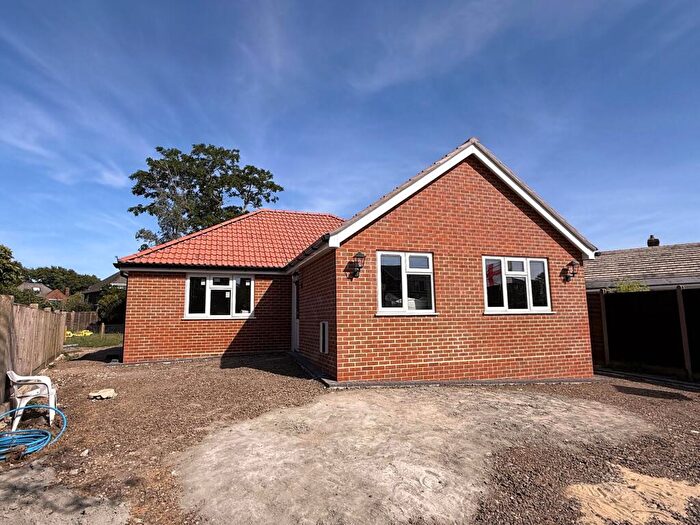 3 Bedroom Detached Bungalow For Sale In Woodlands Close, Dibden Purlieu, SO45
