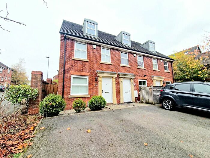 3 Bedroom Town House To Rent In Stonemere Drive, Radcliffe, M26