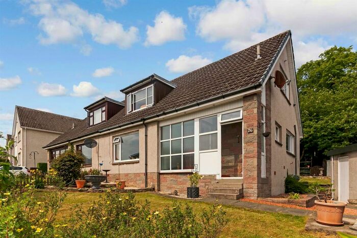 4 Bedroom Semi-Detached House For Sale In Knowehead Road, Crossford, KY12