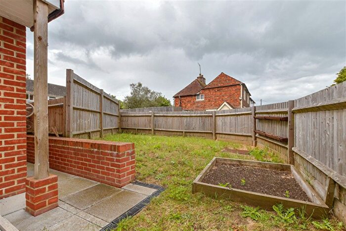 2 Bedroom Flat For Sale In Bishop Close, High Halden, Ashford, Kent, TN26
