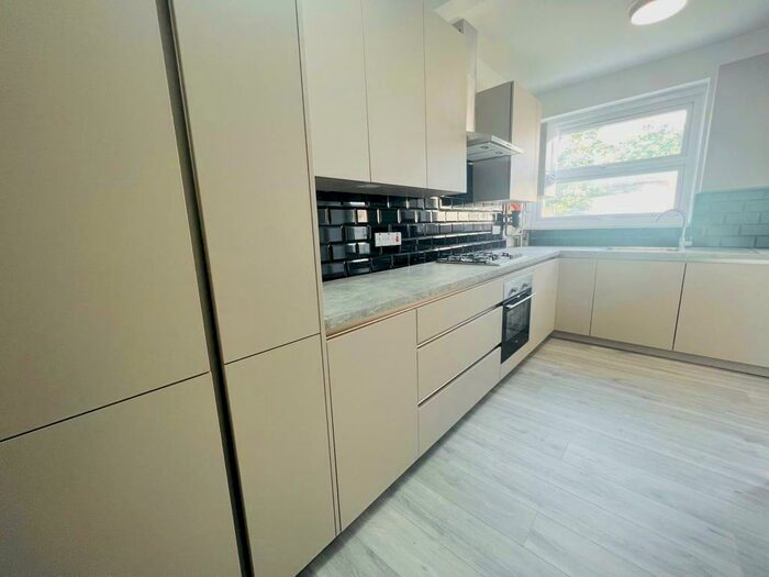 4 Bedroom House To Rent In Sunnyside Road, Ilford, IG1