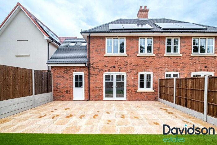 3 Bedroom Semi-Detached House To Rent In Woodleigh Avenue, Birmingham, West Midlands, B17