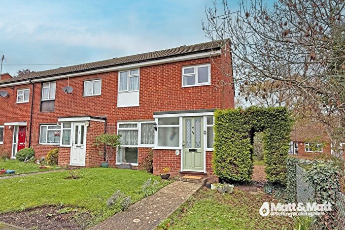 3 Bedroom End Of Terrace House For Sale In Emmbrook Road, Wokingham, Berkshire, RG41