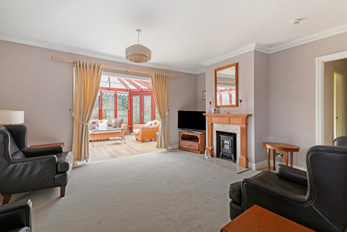 3 Bedroom Detached House For Sale In Roseneath Drive, Chiddingfold, GU8