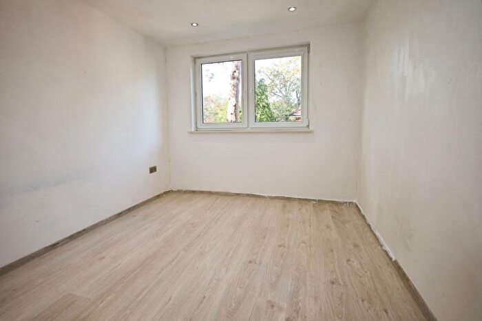 2 Bedroom Flat To Rent In A Wimborne Road, Bournemouth, BH2