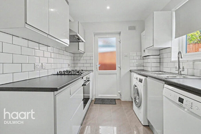 3 Bedroom Bungalow To Rent In Ingram Road, Thornton Heath, CR7