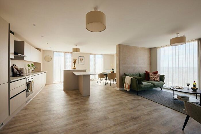 3 Bedroom Apartment To Rent In Bed, Gramercy Tower, Curran Road, Cardiff(City), CF10