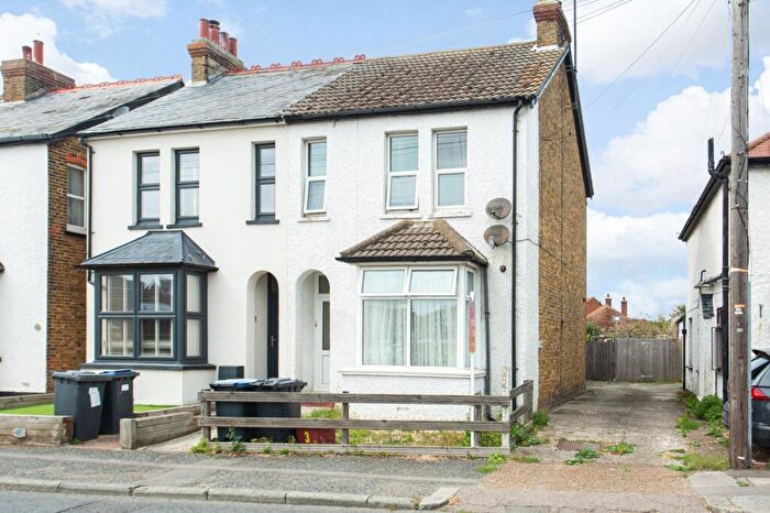 2 Bedroom Flat For Sale In Reculver Road, Herne Bay, Kent, CT6