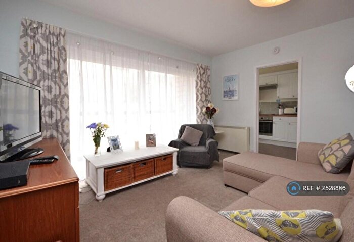 2 Bedroom Flat To Rent In Belton Court, Bath, BA1