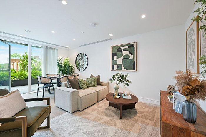 1 Bedroom Flat For Sale In Chiswick Green, Chiswick High Road, W4