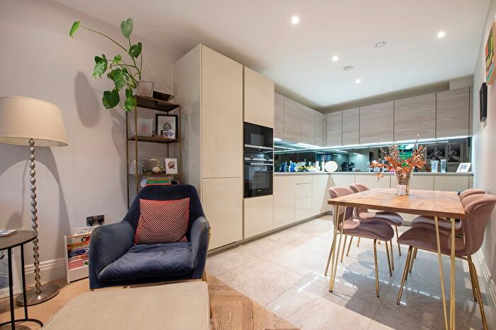 2 Bedroom Flat For Sale In The Westbury, Holden Road, Woodside Park, N12