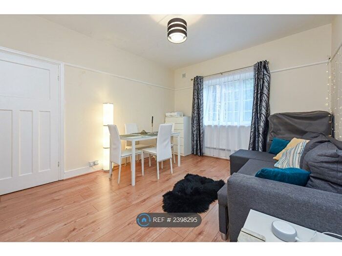 2 Bedroom Flat To Rent In Dover Court, London, SE10