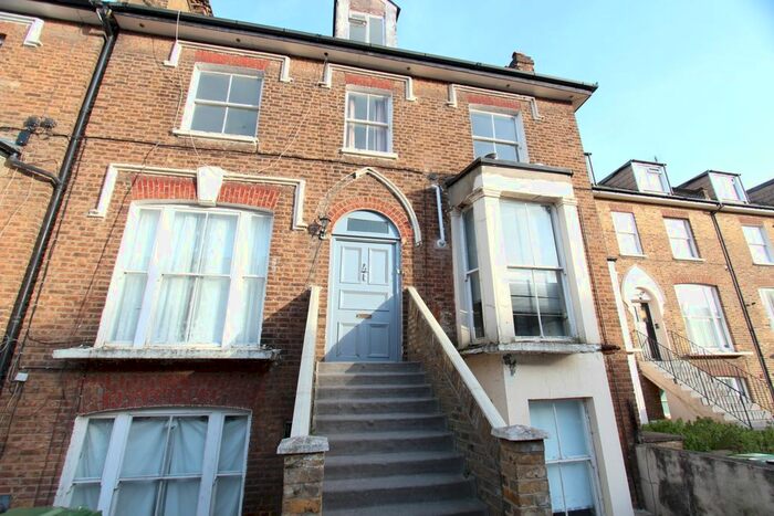 3 Bedroom Flat To Rent In Adelaide Grove, London, W12