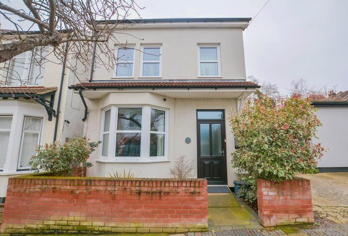 3 Bedroom Detached House To Rent In Northview Drive, Westcliff-On-Sea, SS0