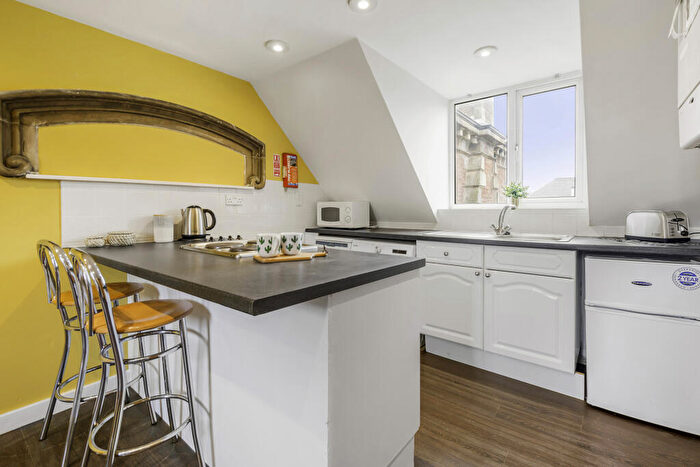 1 Bedroom Flat To Rent In Victoria Terrace, Leeds, LS3