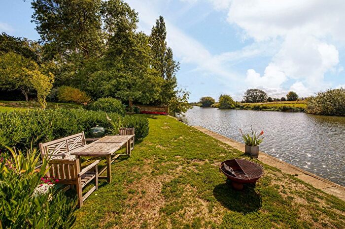 2 Bedroom Flat For Sale In Riverside House, Burcot, OX14