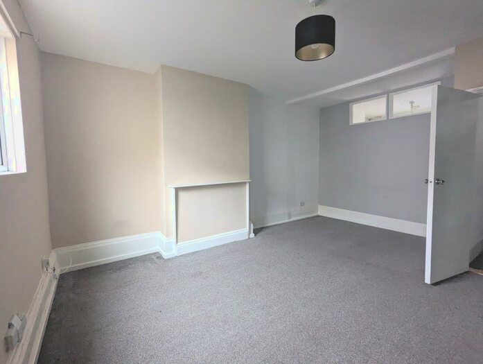 3 Bedroom Apartment To Rent In Osborne Road, Southsea, PO5