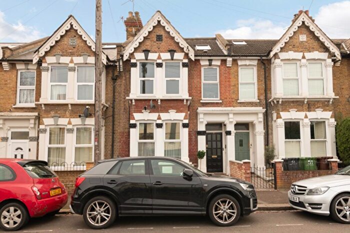 2 Bedroom Ground Maisonette For Sale In Vernon Road, Leytonstone, London, E11