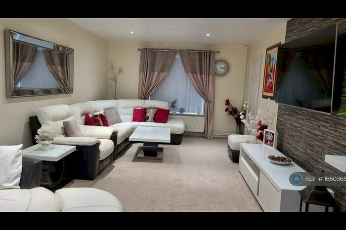 5 Bedroom Terraced House To Rent In Castle Croft Road, Luton, LU1