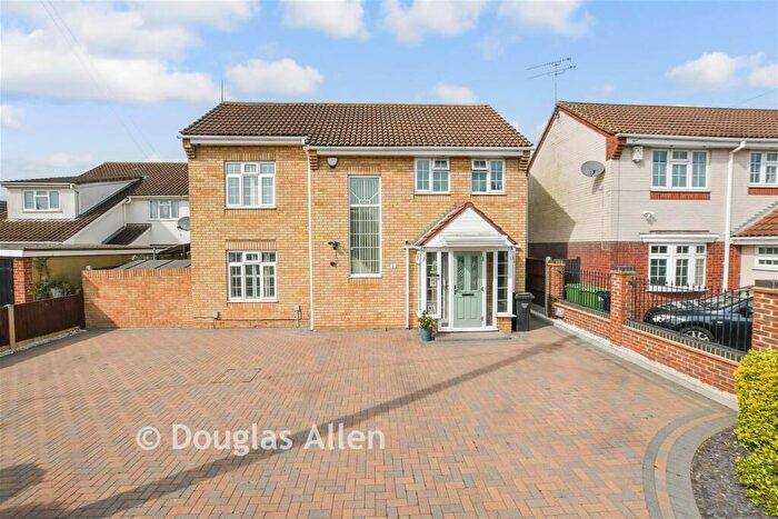 4 Bedroom Detached House For Sale In High Road North, Steeple View, Basildon, Essex, SS15