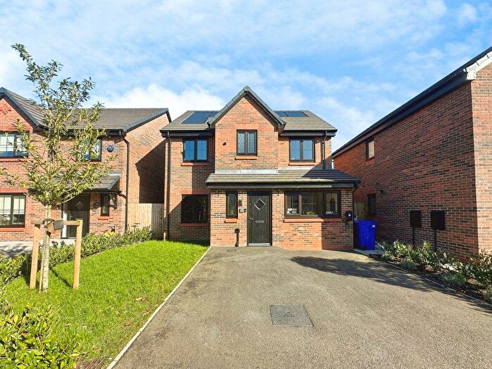 4 Bedroom House For Sale In Andrews Close, Bury, BL8