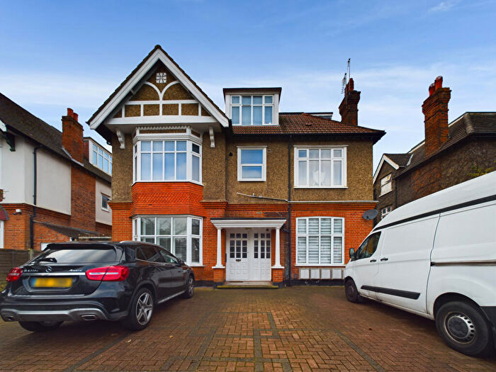 3 Bedroom Flat To Rent In Scotts Lane, Bromley, BR2