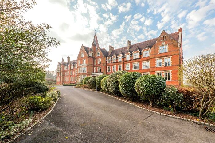 3 Bedroom Apartment For Sale In Wolfs Row, Oxted, Surrey, RH8