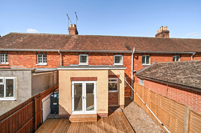 3 Bedroom Terraced House For Sale In Throop Road, Templecombe, Somerset, BA8