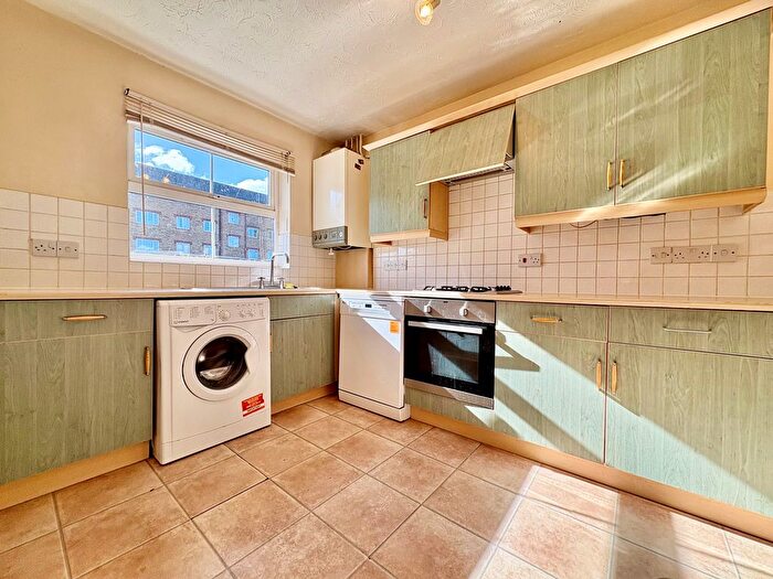 3 Bedroom Property To Rent In Village Close, Hoddesdon, Herts, EN11