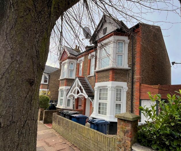 4 Bedroom Semi-Detached House To Rent In Seward Road, London, W7