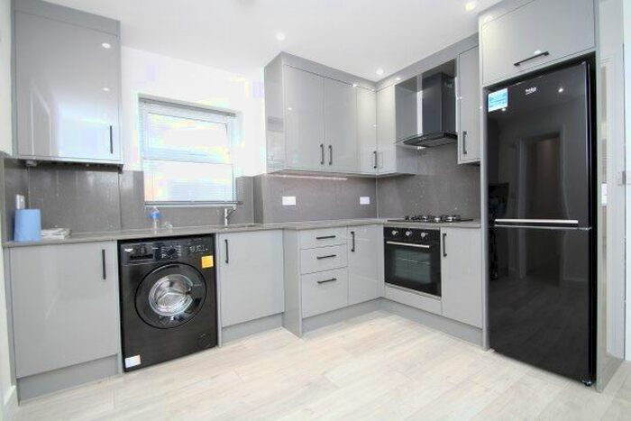 3 Bedroom Flat To Rent In Greenside Road, Croydon, CR0