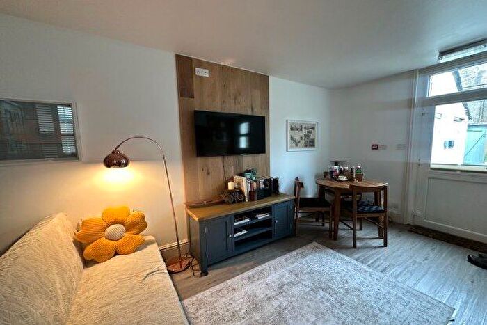 1 Bedroom Flat To Rent In Pendarves Road, Penzance, TR18