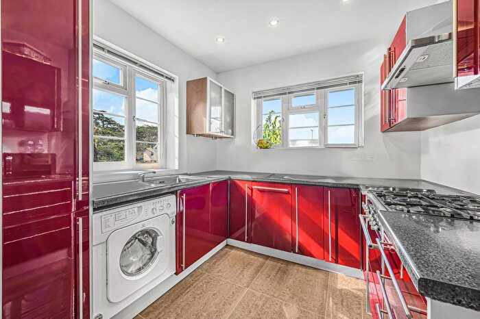 3 Bedroom Maisonette For Sale In Derby Court, Derby Road, SW14